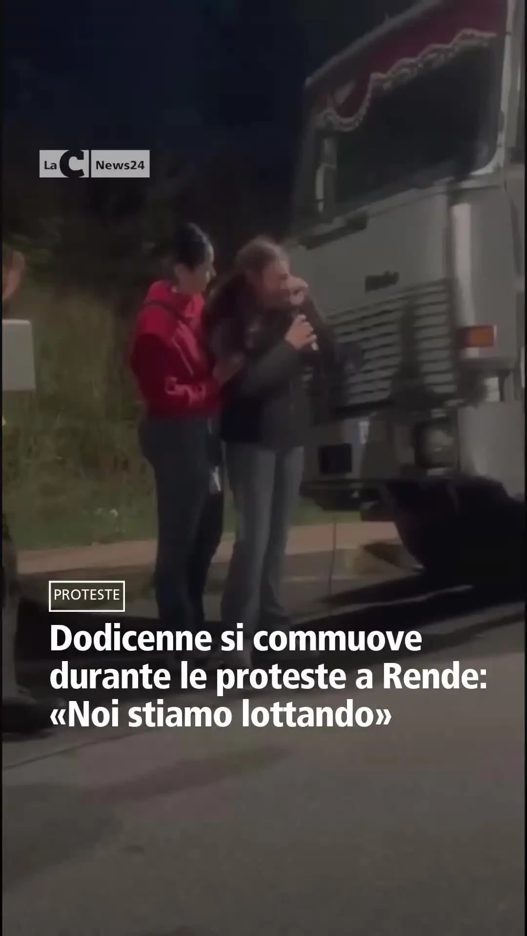 La commozione di una 12enne al presidio di Rende: «Noi stiamo lottando»