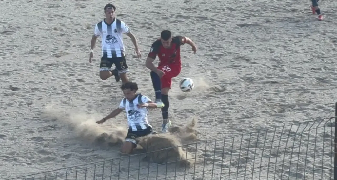 Ma è calcio o beach soccer? Il Tropea tra le difficoltà in campionato e un terreno di gioco impossibile ridotto a una distesa di sabbia\n