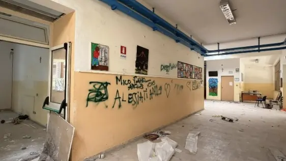 Scuola di Cannitello inagibile e abbandonata al degrado: la minoranza «svela una struttura lasciata a se stessa»\n