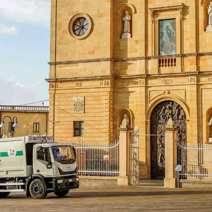 Emergenza carburanti in Calabria, ad Acri rischia di fermarsi la raccolta dei rifiuti\n