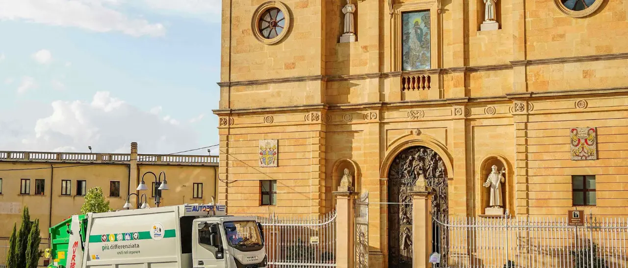 Emergenza carburanti in Calabria, ad Acri rischia di fermarsi la raccolta dei rifiuti\n
