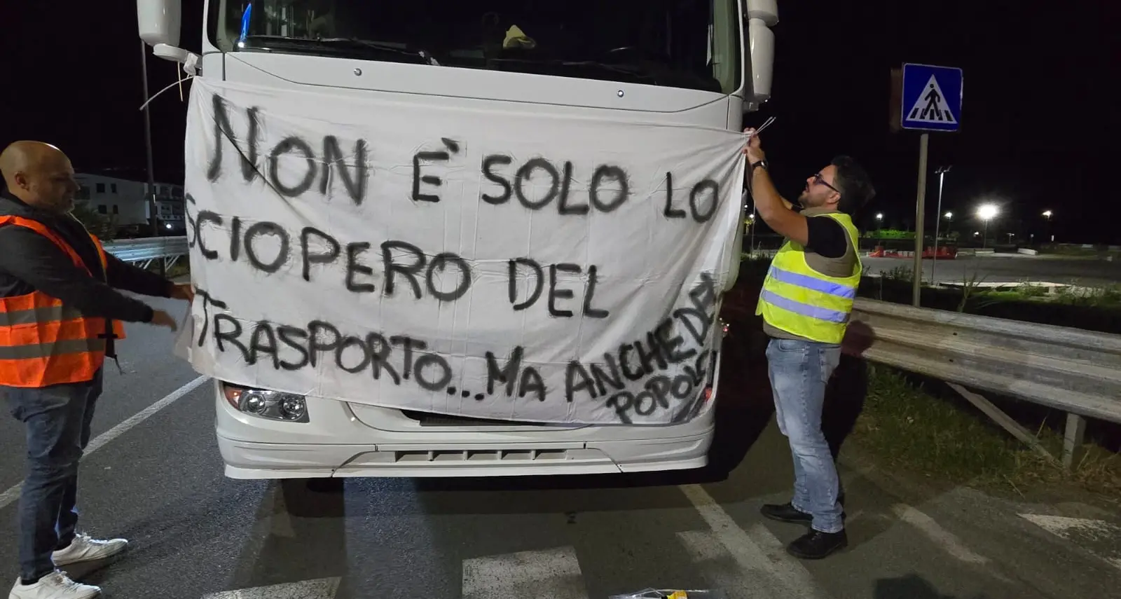 Autotrasporto, fumata nera a Milano: la Calabria non revoca lo sciopero. La protesta continua fino\u00A0al 27 ottobre\n