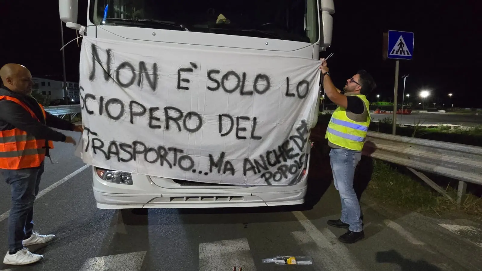Autotrasporto, fumata nera a Milano: la Calabria non revoca lo sciopero. La protesta continua fino\u00A0al 27 ottobre\n