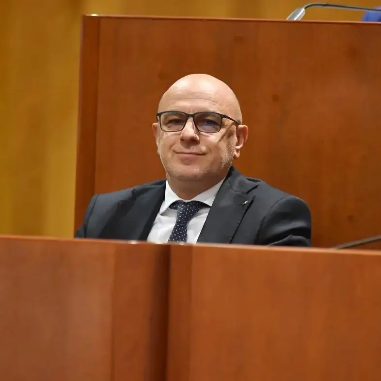 «A Cosenza solo briciole, a Catanzaro 35 milioni per l’idrico»: De Cicco affila le armi per le urne\n