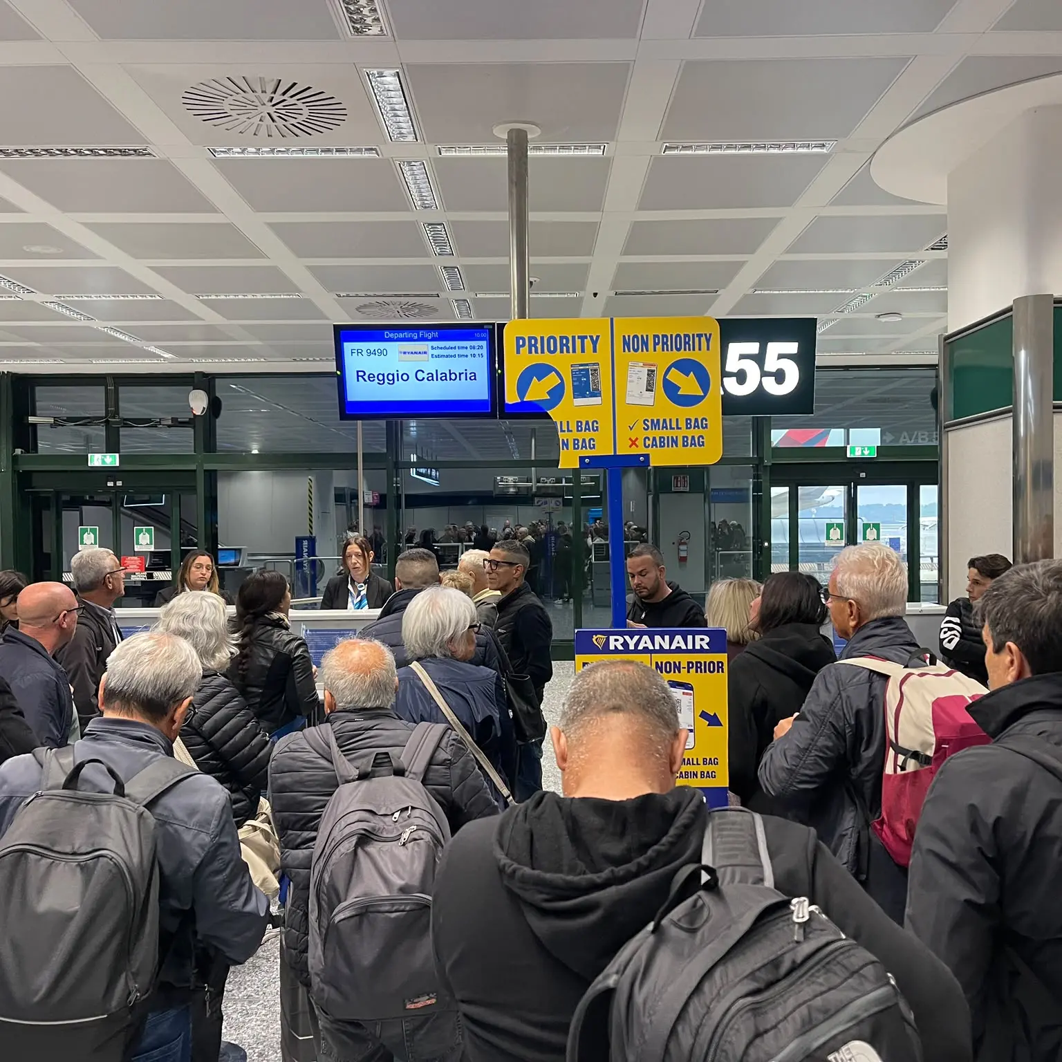 Il volo Malpensa-Reggio dirottato a Lamezia: L'Enav segnala la mancanza di carburante ma per Sacal è \"solo\" un «guasto tecnico»\n