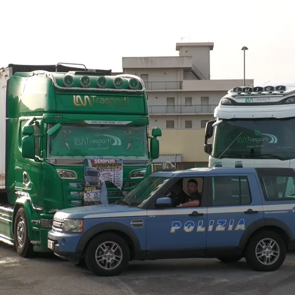 Dagli autotrasportatori alle Marinerie, nessuno è disposto a mollare la presa nei presìdi di Gallico e Campo Calabro: «Quello che chiediamo è la sopravvivenza»\n