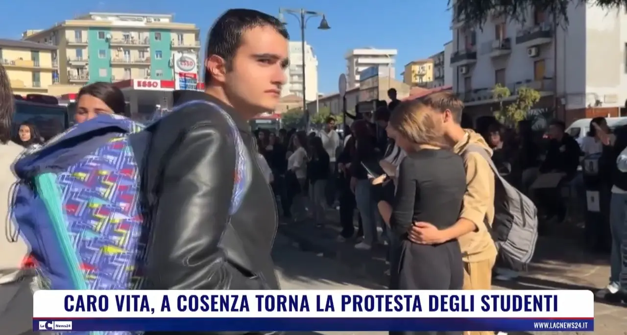Caro vita, a Cosenza torna la protesta degli studenti
