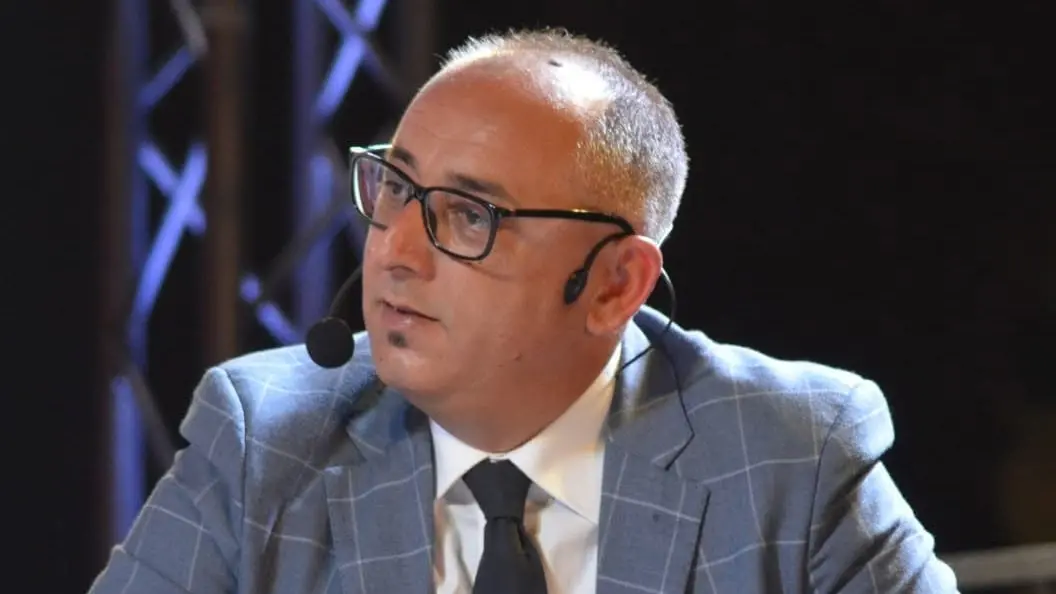 <p>Francesco Oliverio</p>\\n