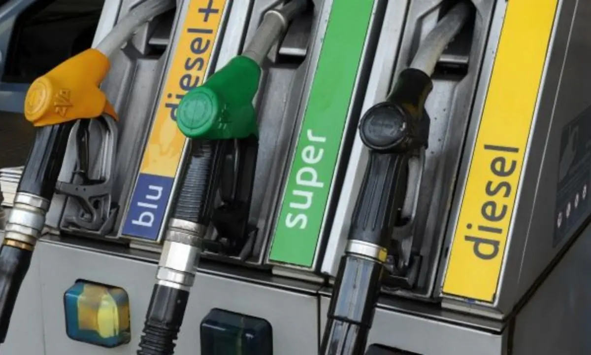 Crotone, istituita task force contro le speculazioni sui prezzi di carburanti e alimenti\n