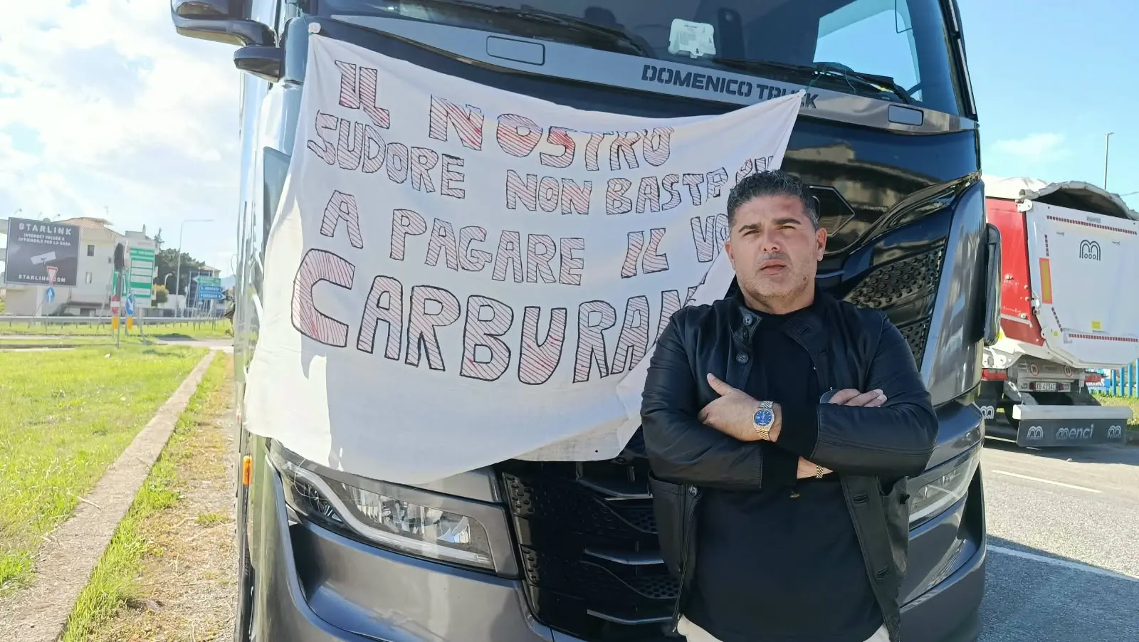 La protesta dei tir non si ferma, Fedralog mette sul tavolo otto richieste: dal gasolio scontato di 40 centesimi all'esenzione del bollo per tre anni\n
