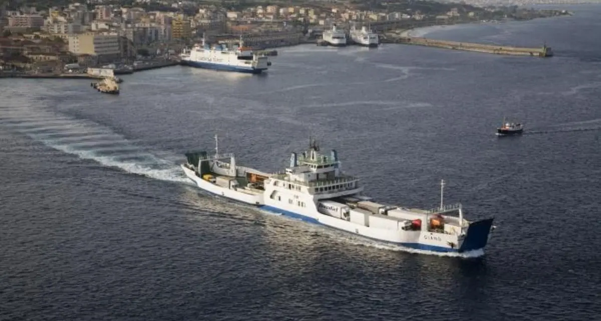 Protesta tir, regolare il traghettamento tra la Calabria e la Sicilia\n
