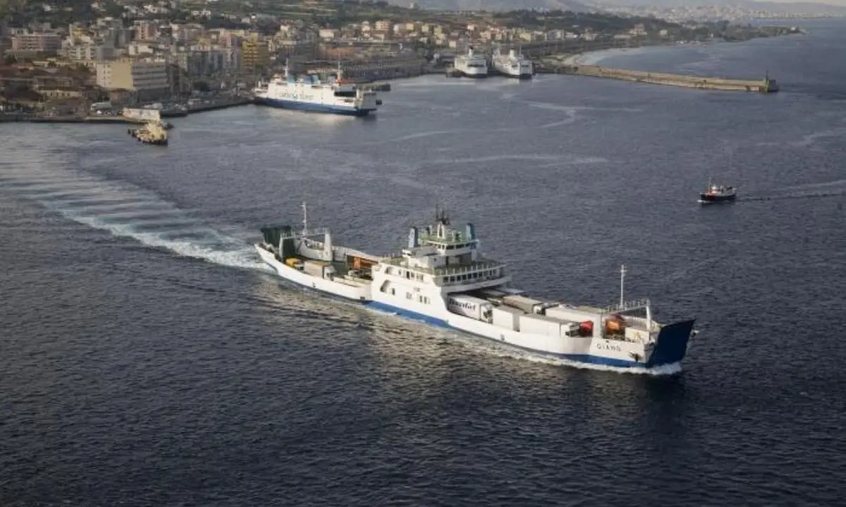 Protesta tir, regolare il traghettamento tra la Calabria e la Sicilia\n