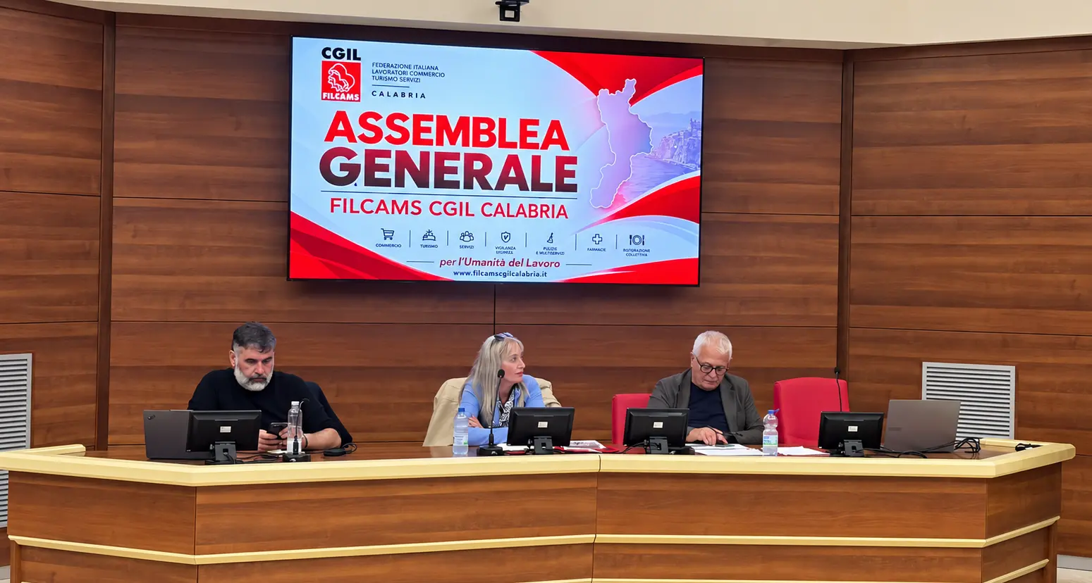 Cgil\u00A0e Filcams Calabria annunciano la mobilitazione regionale:\u00A0«La crisi non la paghino i lavoratori»\n