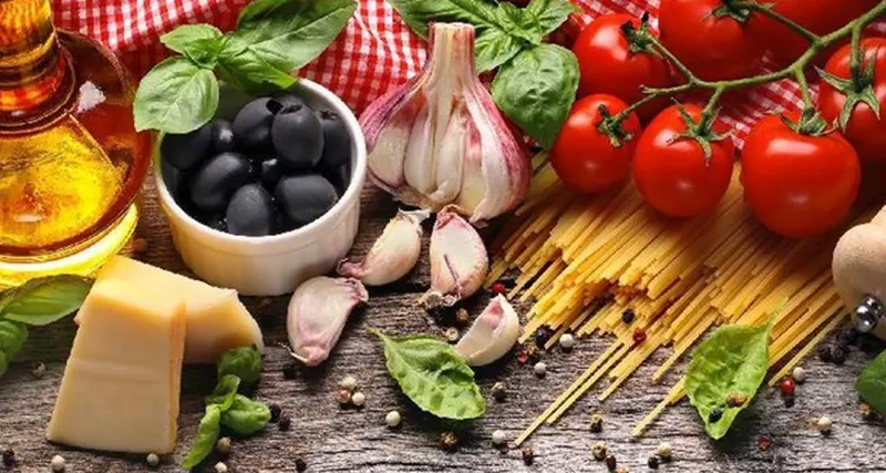 <p>Dieta Mediterranea, <span style=\"color:hsl(0, 75%, 60%);\">l'allarme del professor Abenavoli</span>: «È un tesoro che la Calabria rischia di perdere»</p>