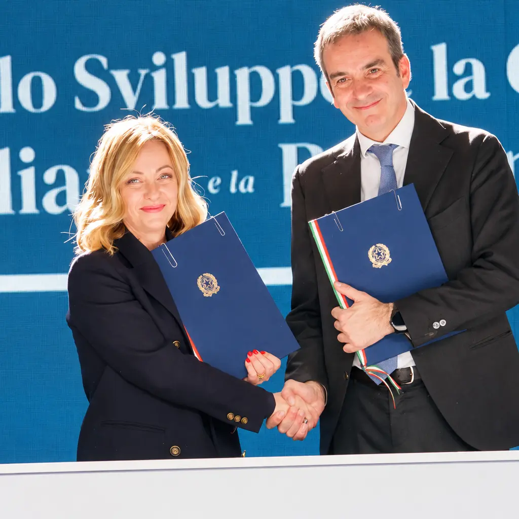 Colpo di scena in Calabria, Occhiuto al centro della svolta: i tir ripartono, Meloni riunisce il Governo. Ma il 27 sarà decisivo\n