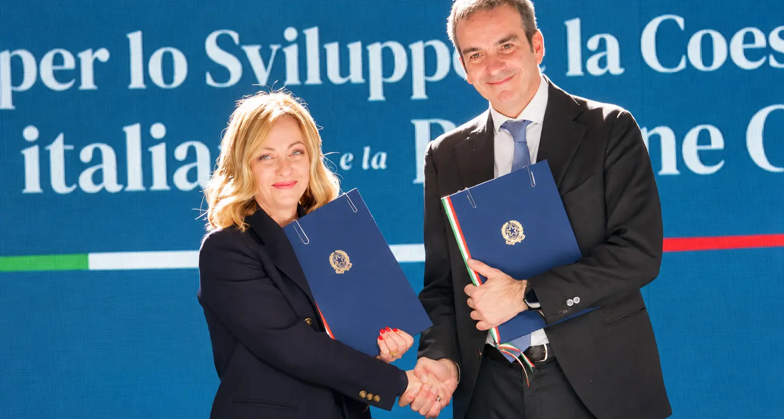 Colpo di scena in Calabria, Occhiuto al centro della svolta: i tir ripartono, Meloni riunisce il Governo. Ma il 27 sarà decisivo\n