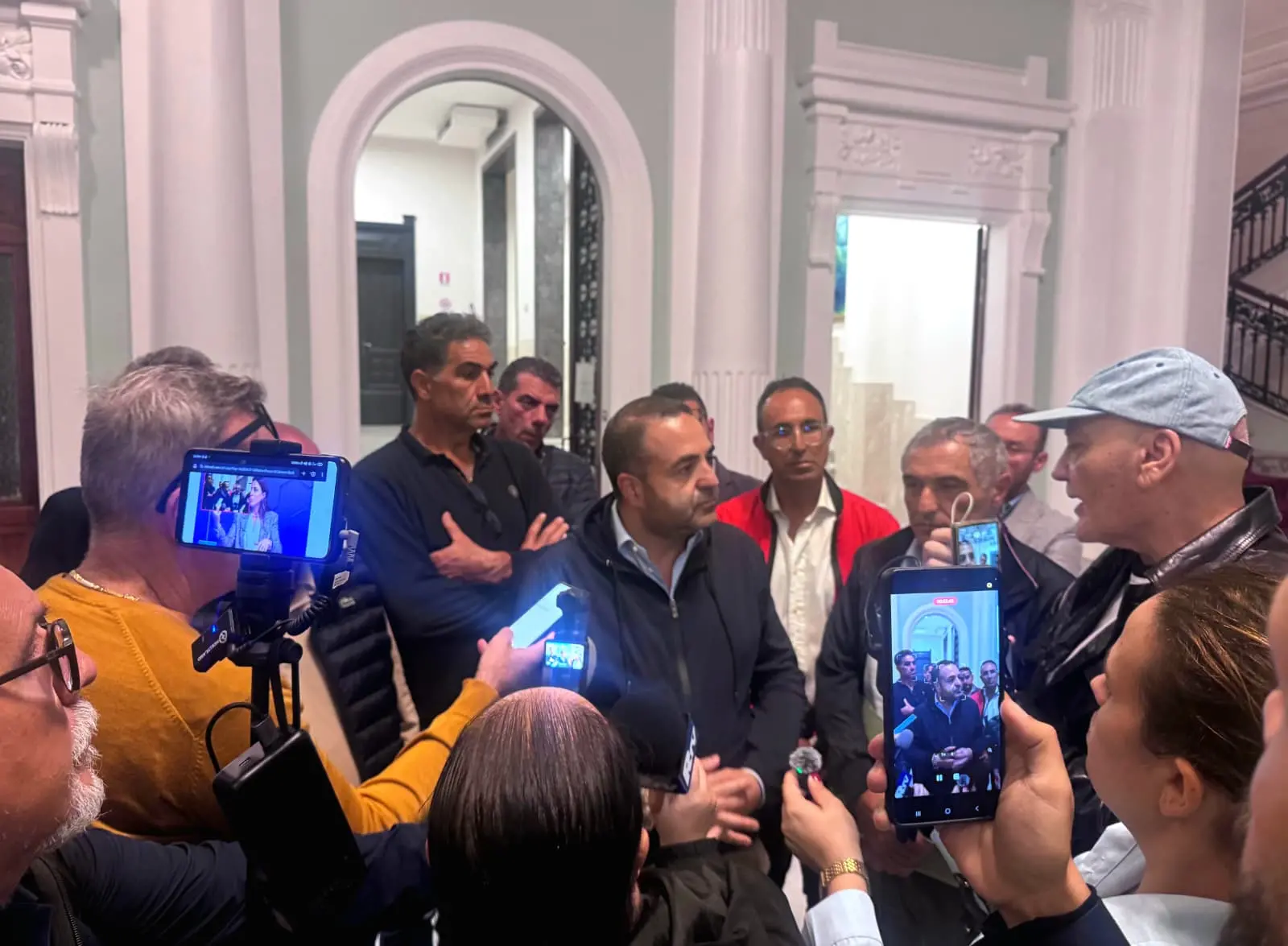 Caro carburanti, vertice in Prefettura a Reggio: Cannizzaro plaude al dialogo e ringrazia il prefetto\n