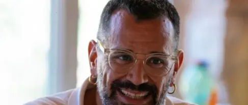 «Un bacio non dovrebbe fare paura»: Arciequa propone a Catanzaro un confronto sulla libertà di amare\n