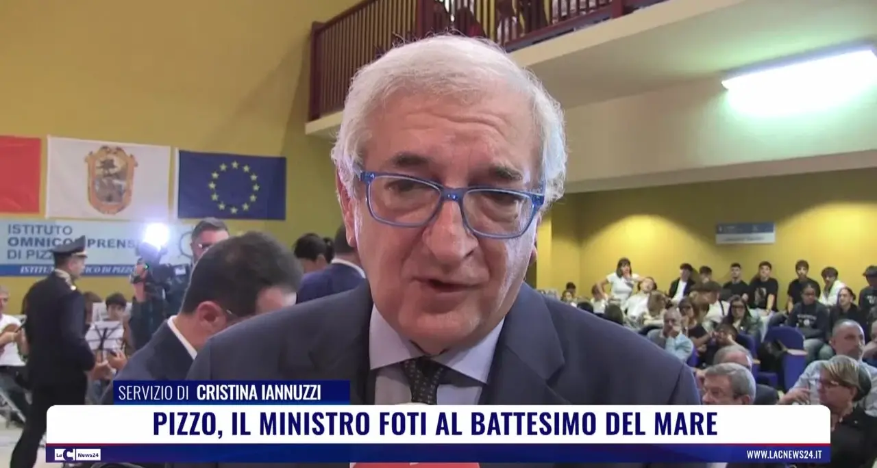 Pizzo, il Ministro Foti al battesimo del mare