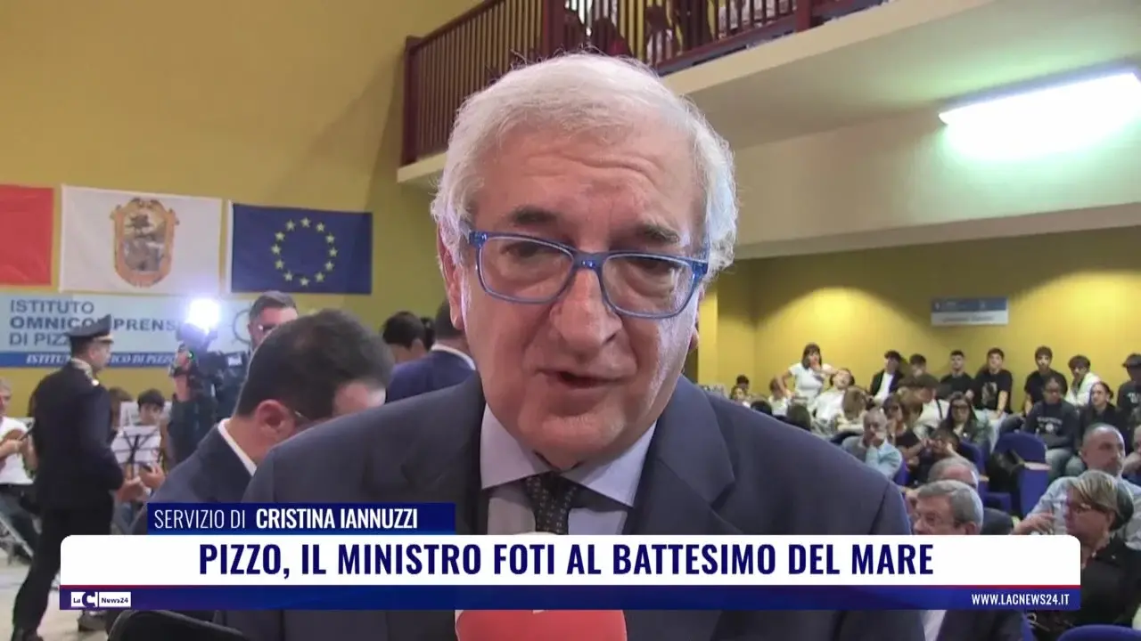 Pizzo, il Ministro Foti al battesimo del mare