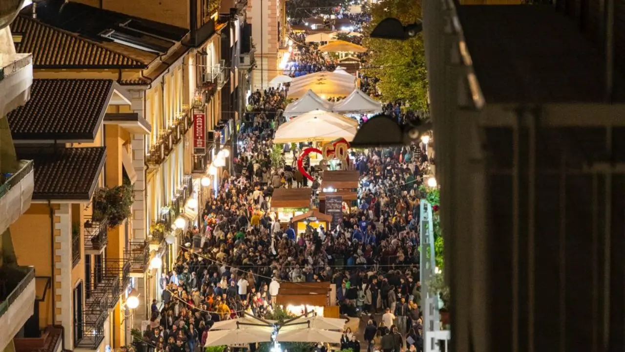 Festa del cioccolato a Cosenza, giovedì il taglio del nastro: quattro giorni di gusto, artigianato e grandi protagonisti\n
