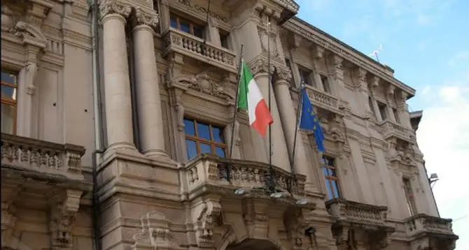 Trasporti a rischio, Catanzaro\u00A0 e Cosenza corrono\u00A0ai ripari: «Scorte della polizia per far viaggiare le merci»\n
