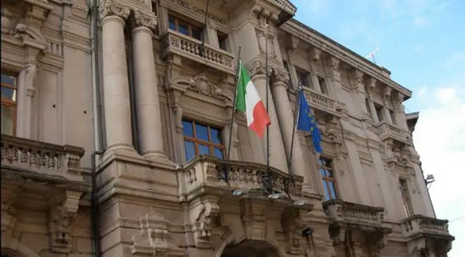 Trasporti a rischio, Catanzaro\u00A0 e Cosenza corrono\u00A0ai ripari: «Scorte della polizia per far viaggiare le merci»\n