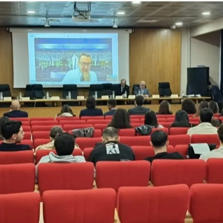 Carenza di medicinali e vendite illegali, confronto all’Università della Calabria\n