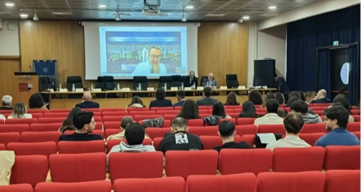 Carenza di medicinali e vendite illegali, confronto all’Università della Calabria\n