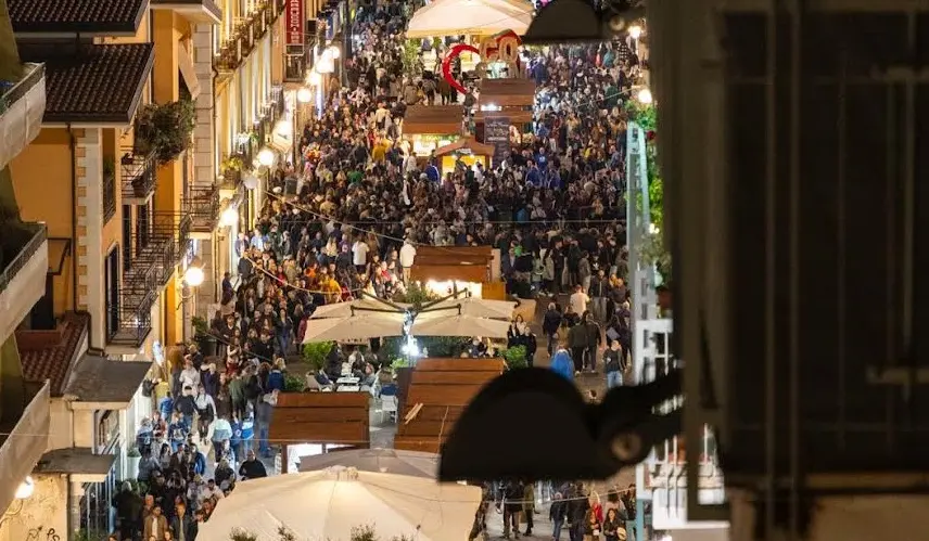Festa del cioccolato, a Cosenza il taglio del nastro: quattro giorni di gusto, artigianato e grandi protagonisti\n