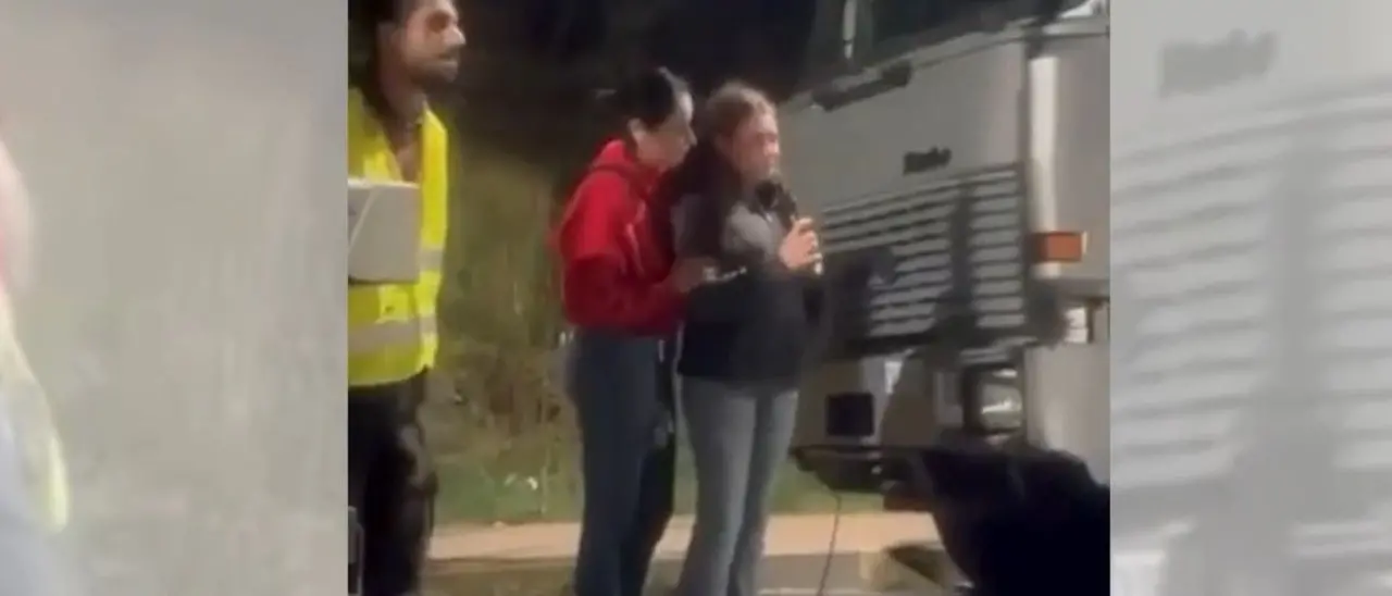 È diventata uno dei simboli della protesta in Calabria, i genitori della 12enne di Rende: «Per i nostri figli chiediamo solo serenità»\n