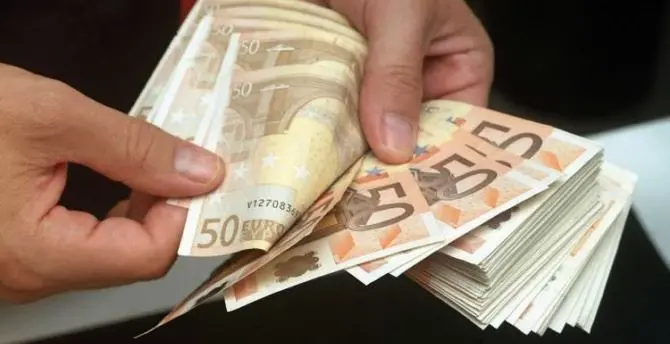 I croccantini del governo: gli aiuti finiscono, il conto resta ai cittadini\n