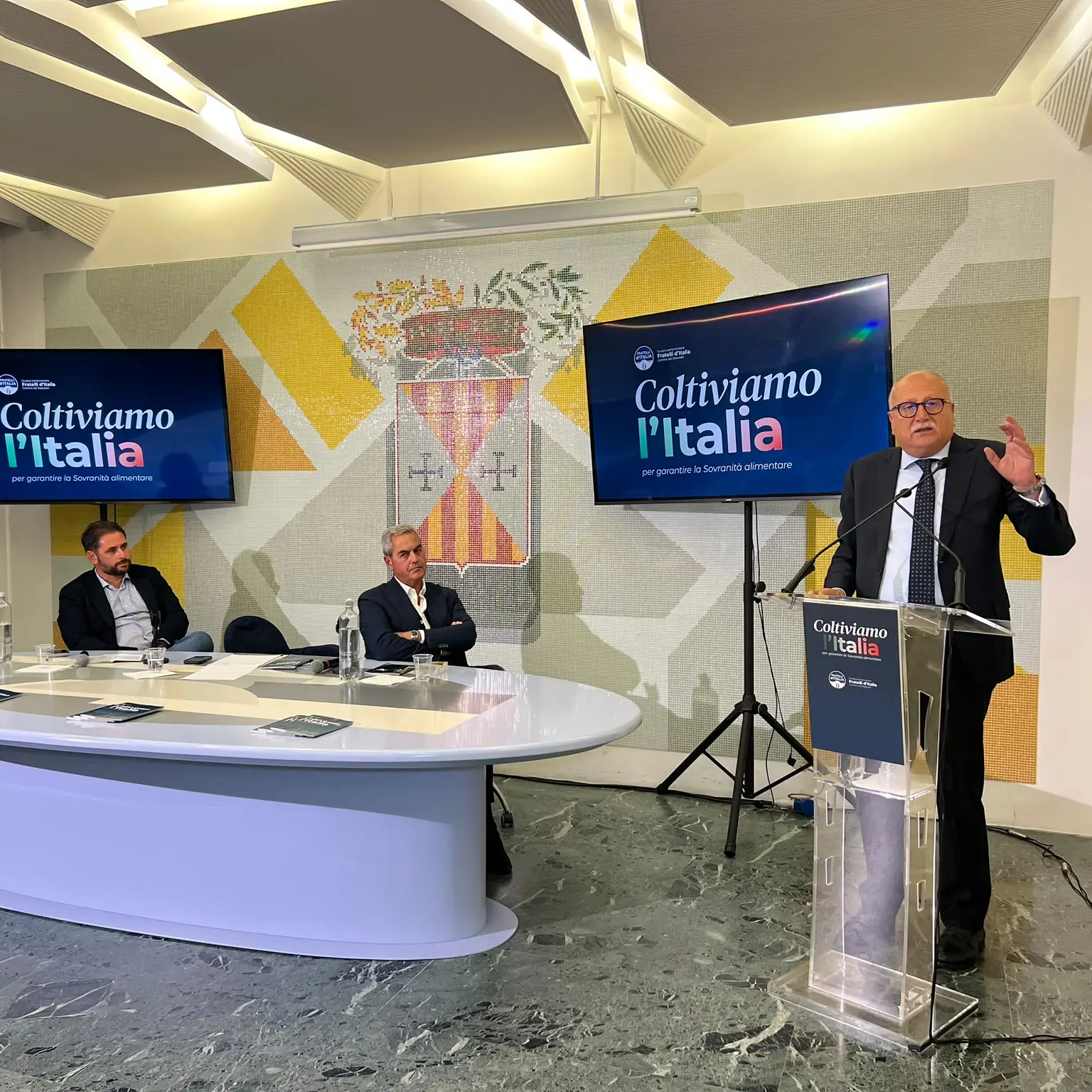 Caro carburanti, Mattia (Fdi) a Catanzaro:«Le chiacchiere sono fantasiose ma i numeri non sono un'opinione»\n