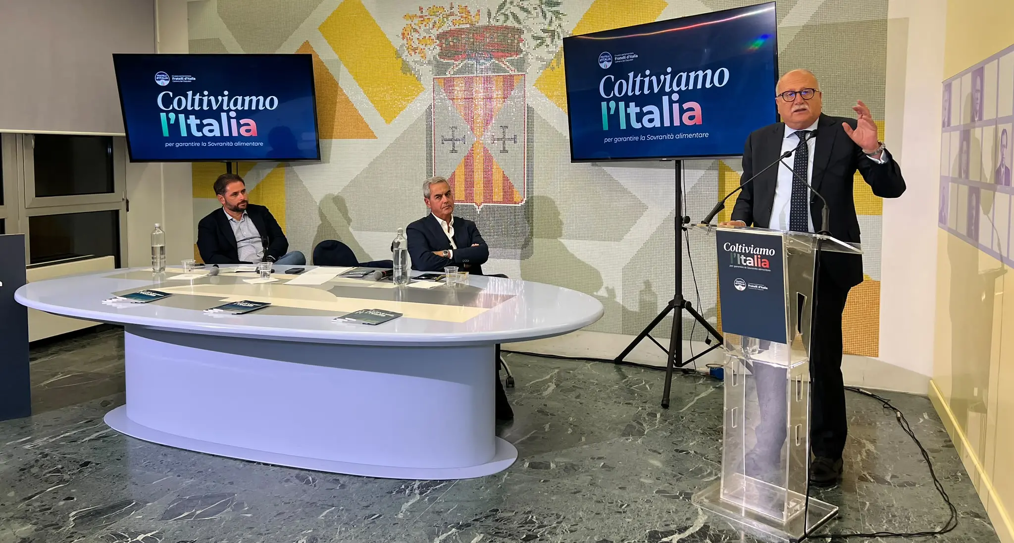 Caro carburanti, Mattia (Fdi) a Catanzaro:«Le chiacchiere sono fantasiose ma i numeri non sono un'opinione»\n