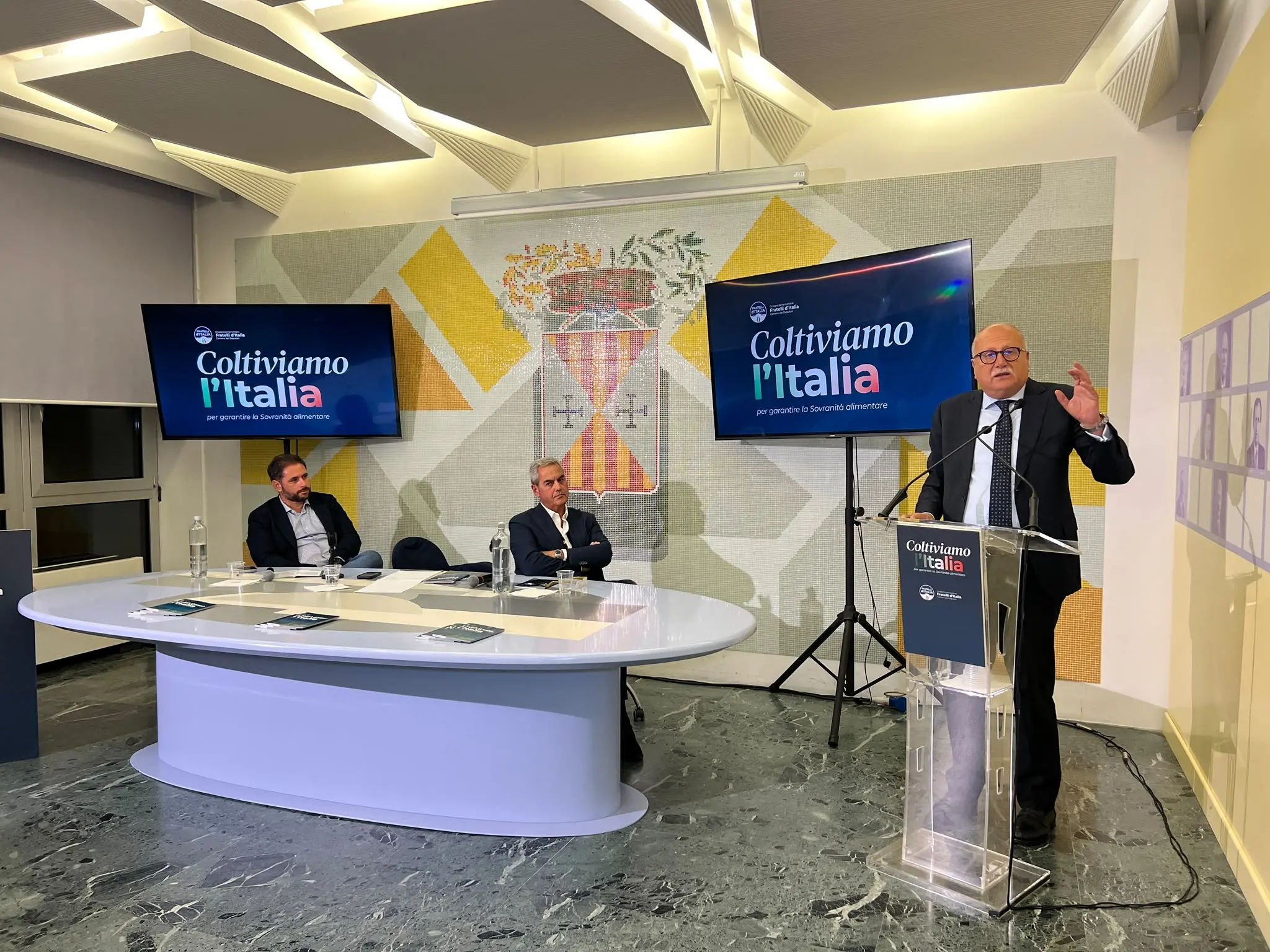 Caro carburanti, Mattia (Fdi) a Catanzaro:«Le chiacchiere sono fantasiose ma i numeri non sono un'opinione»\n