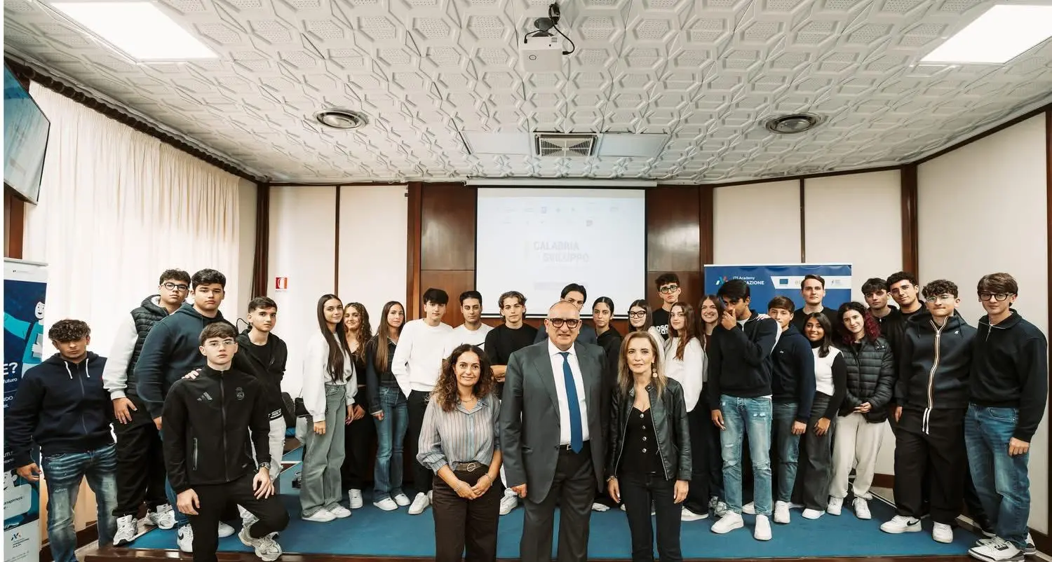 Reggio, Confindustria\u00A0apre le porte a oltre 200 studenti per un patto tra scuola e imprese\n
