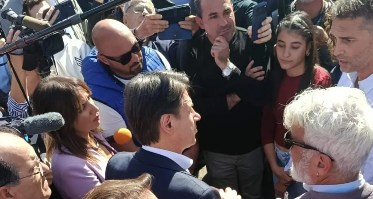 Conte incontra autotrasportatori e agricoltori a Pizzo: «Siamo al vostro fianco, servono soluzioni strutturali»\n