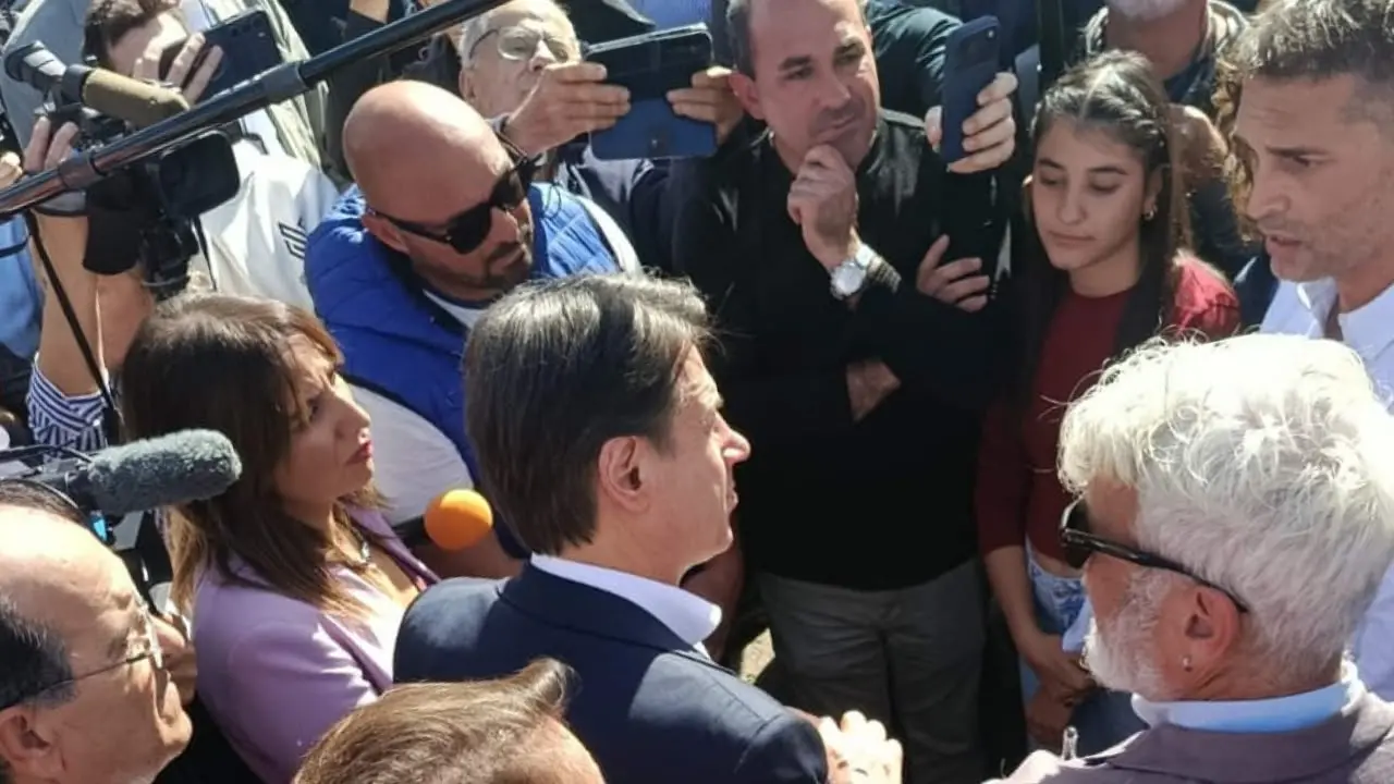 Conte incontra autotrasportatori e agricoltori a Pizzo: «Siamo al vostro fianco, servono soluzioni strutturali»\n