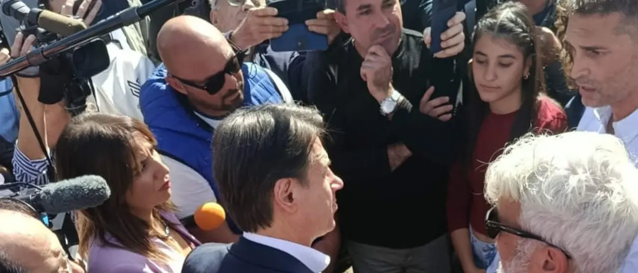Conte incontra autotrasportatori e agricoltori a Pizzo: «Siamo al vostro fianco, servono soluzioni strutturali»\n