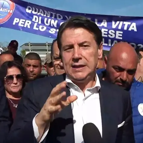 Conte dalla Calabria sfida Meloni: «Qui non c’è la ’ndrangheta ma gente che non ce la fa più. Se non lo capite andate a casa»\n