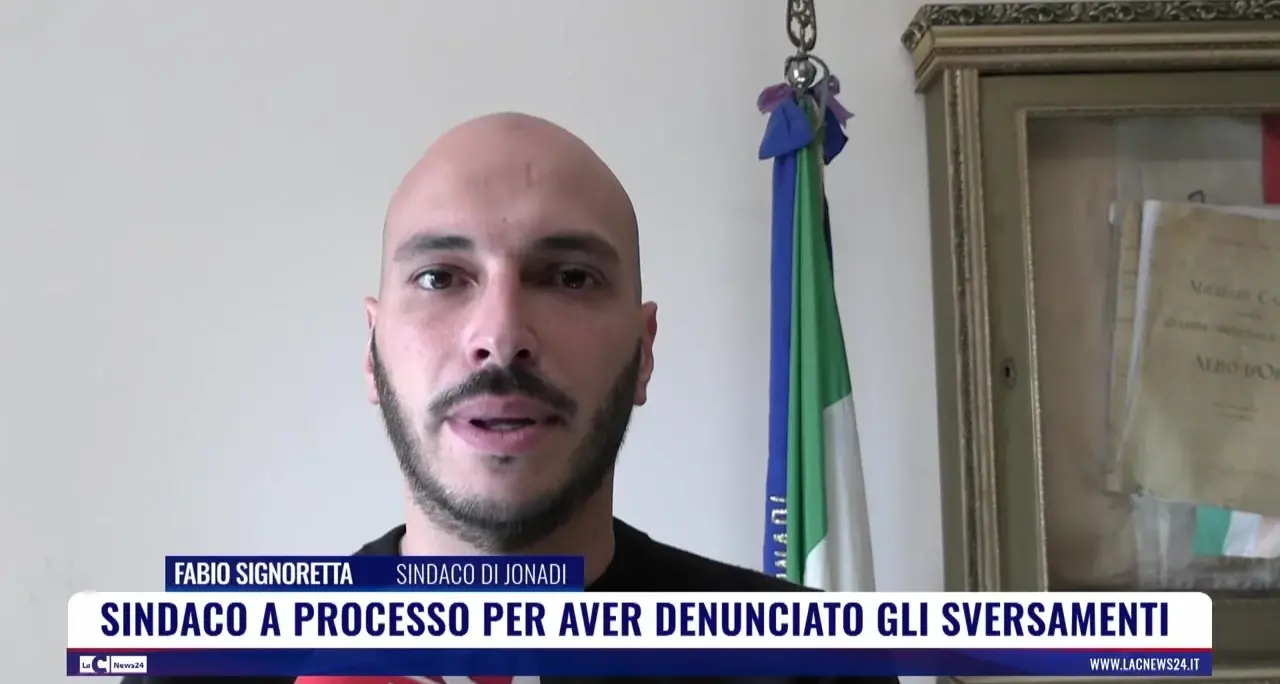Sindaco a processo per aver denunciato gli sversamenti