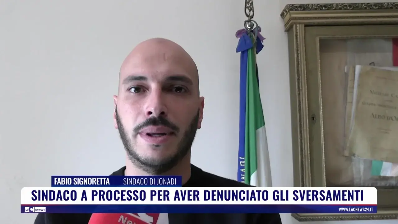 Sindaco a processo per aver denunciato gli sversamenti