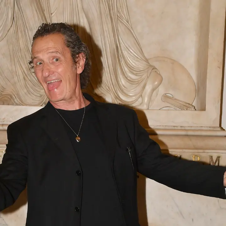 «Mamma mia\u00A0“comme\u00A0stiamo”\u00A0a Capistrano»:\u00A0Enzo Salvi sceglie il piccolo borgo vibonese per il suo prossimo film. La soddisfazione del sindaco: «Bellissimo»\n