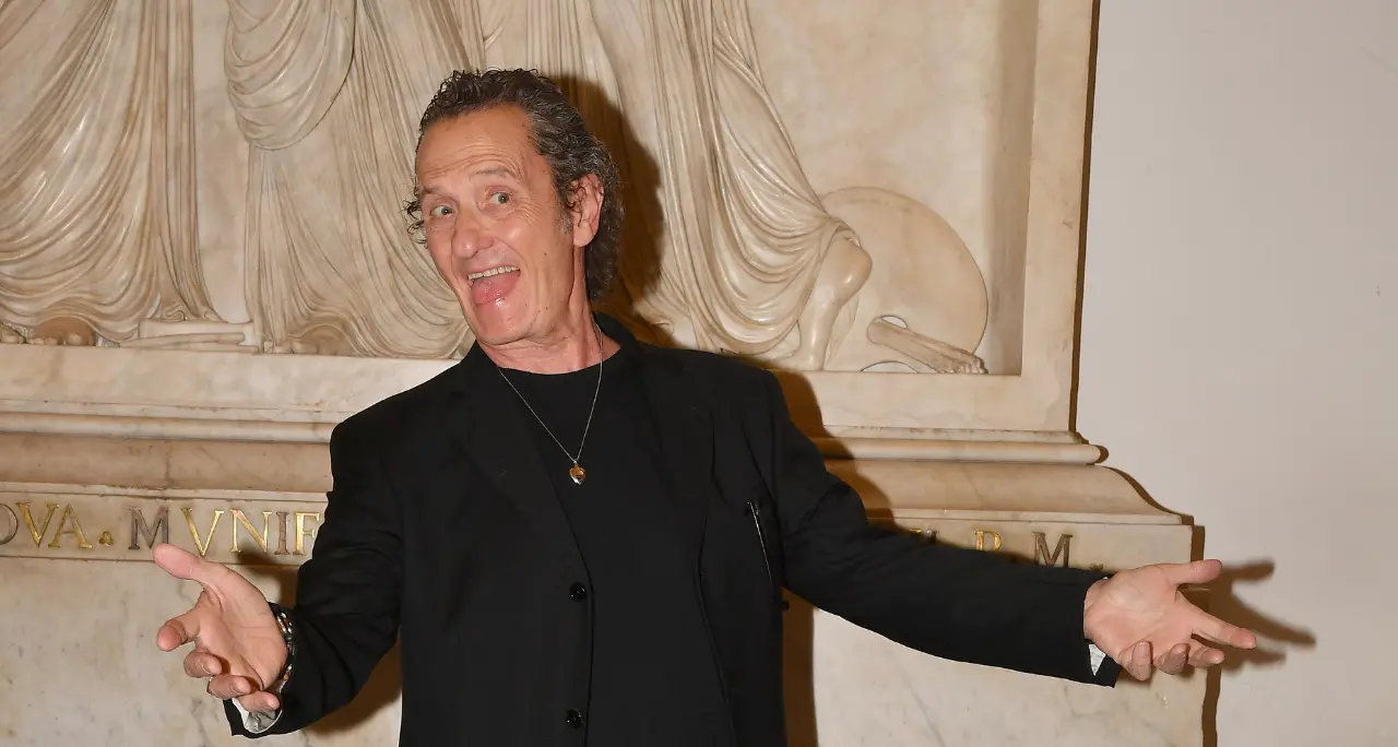 «Mamma mia\u00A0“comme\u00A0stiamo”\u00A0a Capistrano»:\u00A0Enzo Salvi sceglie il piccolo borgo vibonese per il suo prossimo film. La soddisfazione del sindaco: «Bellissimo»\n