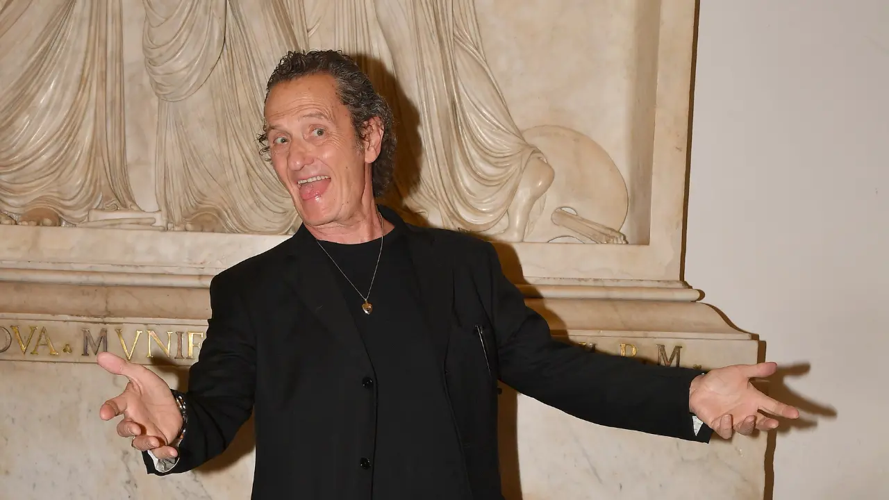 «Mamma mia\u00A0“comme\u00A0stiamo”\u00A0a Capistrano»:\u00A0Enzo Salvi sceglie il piccolo borgo vibonese per il suo prossimo film. La soddisfazione del sindaco: «Bellissimo»\n