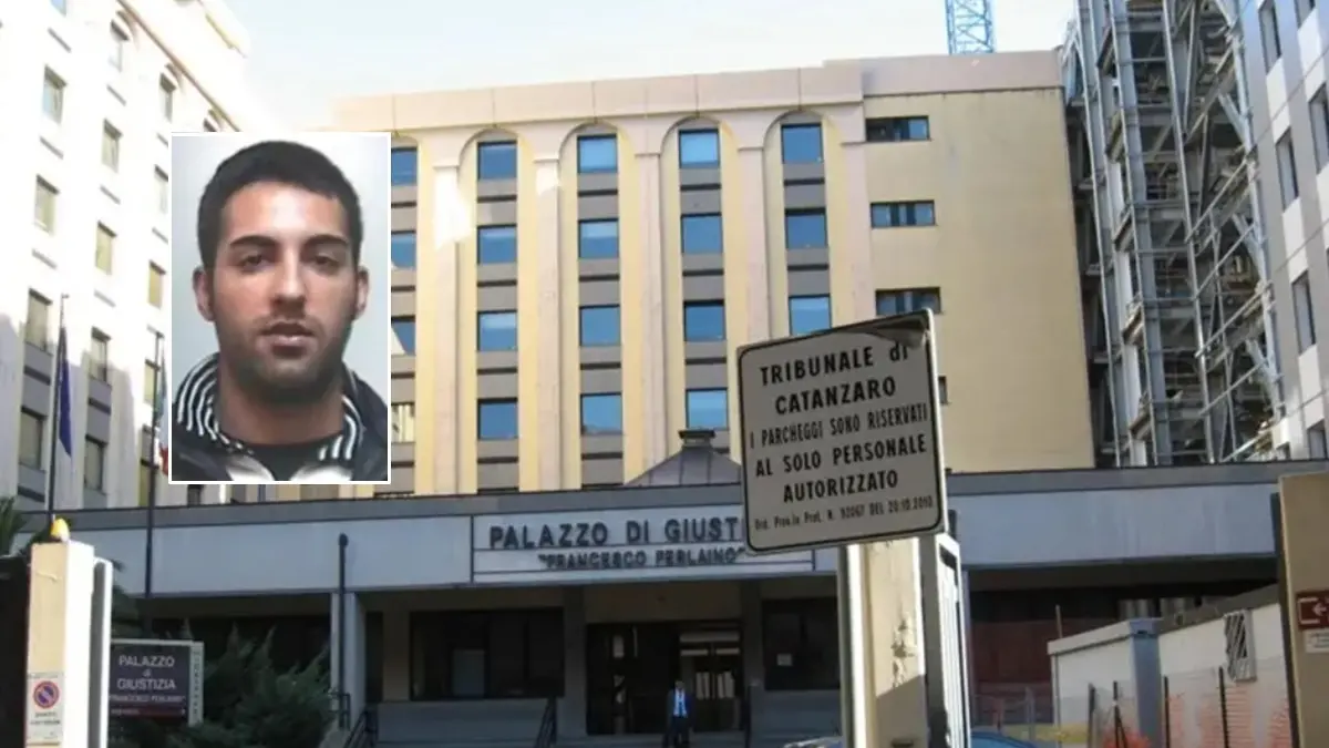 <p>Il Tribunale di Catanzaro e nel riquadro Cristian Capomolla</p>\\n