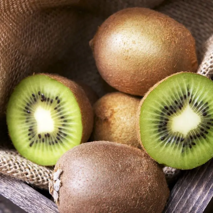 Tir, ripartono le consegne (anche)\u00A0in Calabria: kiwi, ortofrutta e forniture agli allevamenti tornano a circolare\n
