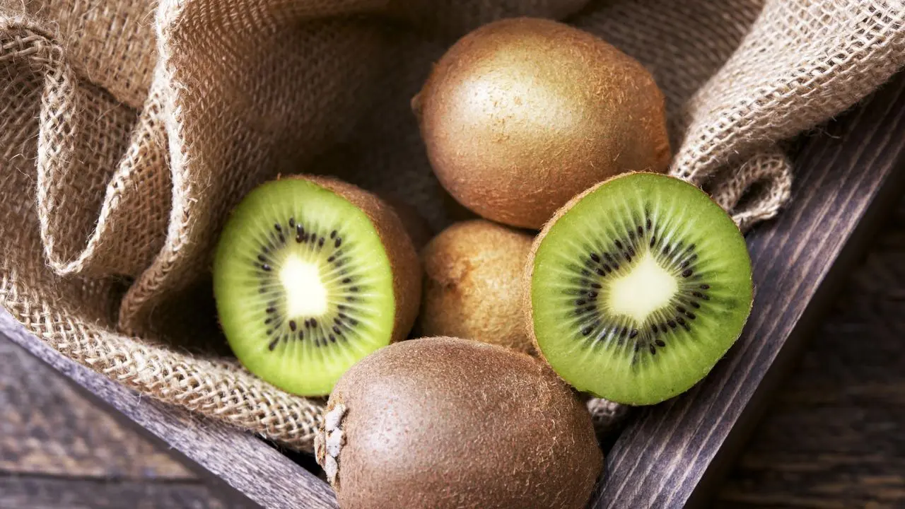 Tir, ripartono le consegne (anche)\u00A0in Calabria: kiwi, ortofrutta e forniture agli allevamenti tornano a circolare\n