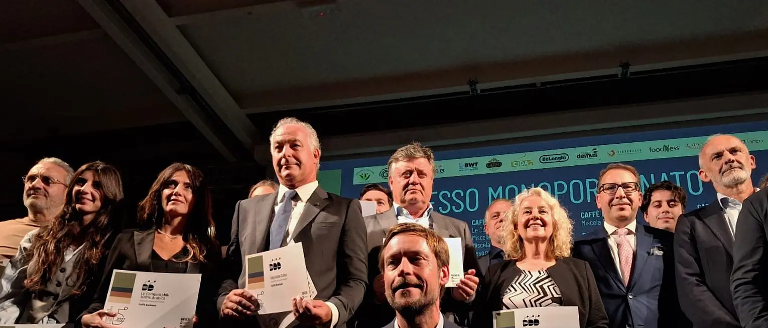 Caffè Mauro porta Reggio\u00A0ai vertici della torrefazione italiana: la miscela Respect Perù conquista il massimo riconoscimento della Guida 2027\n