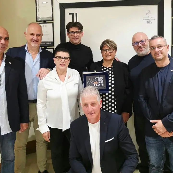 La passione bianconera riparte dalla storia: Alessio Tacchinardi ospite dello Juventus Fan Club \"Andrea Agnelli\"\n